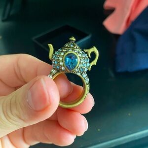 Heidi Daus “cup of tea” Blue Cocktail ring. NEVER WORN